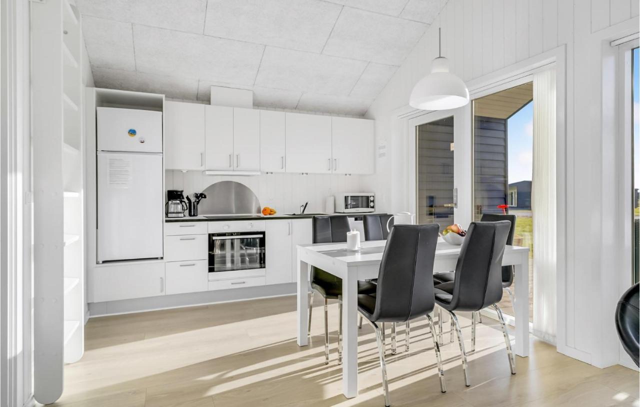 Awesome Home In Ringkobing With Kitchen โซนเดอวิก ภายนอก รูปภาพ